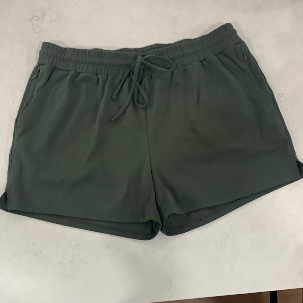 Green Athletic Shorts with Elastic Waistband and Drawstring